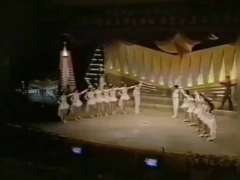 湾湾90年代不逊央妈的播音腔，而女主持已经有点明显机车口音
