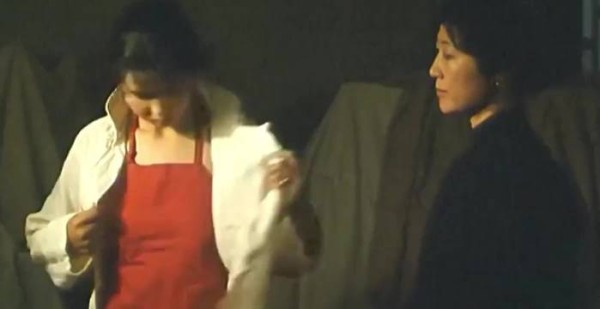 女子被迫完成冥婚,表面守寡,但背后却和家里的长工在一起!