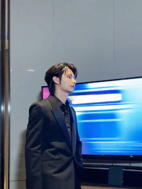 谁能想到文俊辉一个月能干这么多事