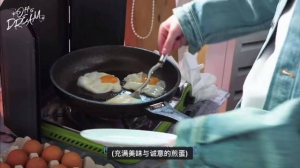 钟辰乐1122生日快乐 这劳碌命 还没坐下先去煎鸡蛋了