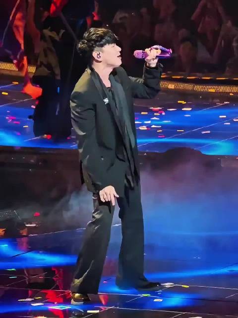 太羡慕能在现场听到林俊杰和周深演唱的观众了，一起合作表演《曹操》了