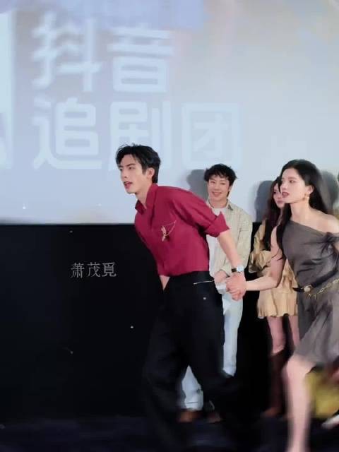 两位都是很好的人儿呀~ 我夏威仪了