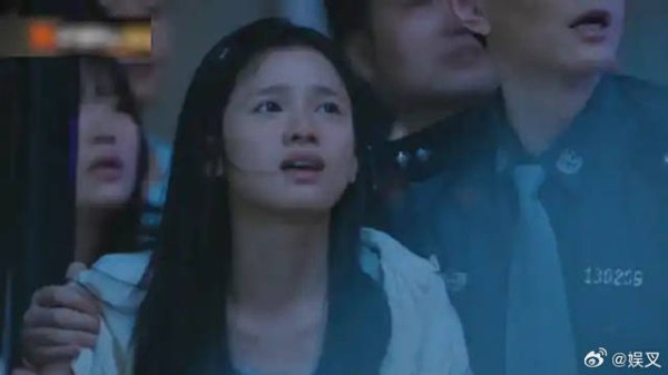 哥哥给老板当替罪羊出事，妹妹目睹现场悲痛哭喊