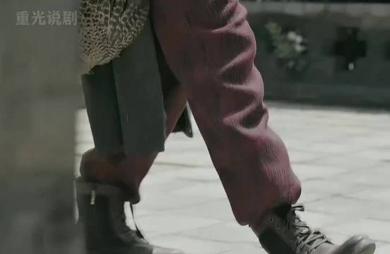 女土匪下山抢东西,结果被男人拐回家当媳妇