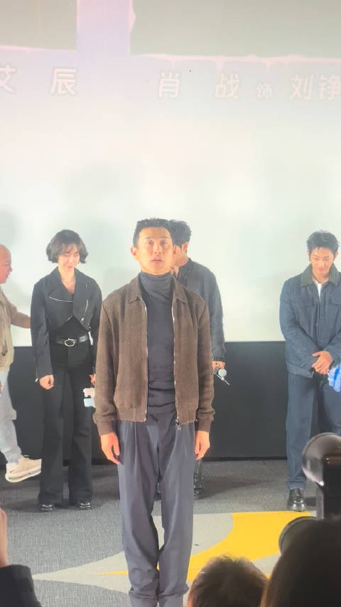 王彦霖这个世界上没有你在乎的人了吗！给我们肖战都笑弯了腰了哈哈哈哈