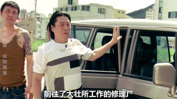 电影向日葵中大壮为守戒律替老板挡扳手拳脚