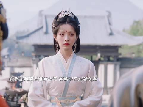 明明早已对母亲失望可看到她紧握着弟弟的手时还是