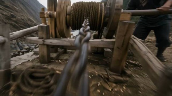 泸定桥是如何修建的,一次跨越天险的工程奇迹