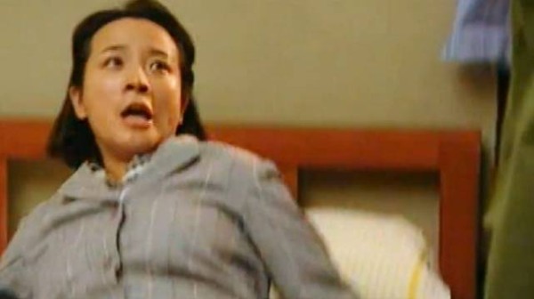 母亲棒打鸳鸯，女儿被迫错嫁，新婚夜新郎撕破伪装