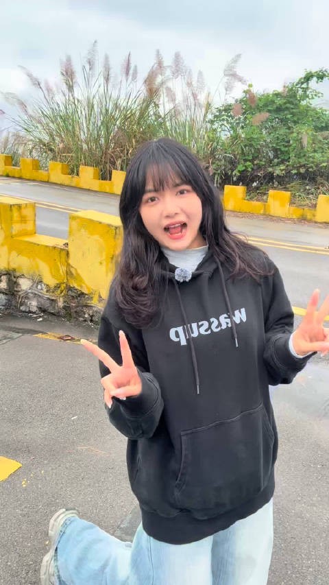 忙里偷闲ing 长痘痘漂亮,不长痘痘更漂亮 =过两天痘痘消了更漂亮