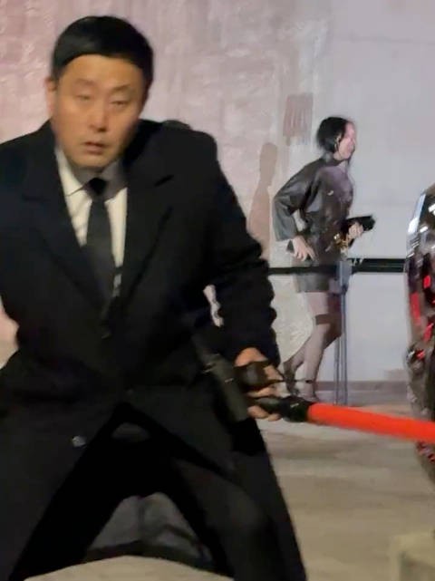评论说宝格丽保安这招就是狗熊哆嗦毛给我笑的啊