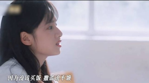 这段拍得好真实！上学时的少女心事是敏感自卑又很在意