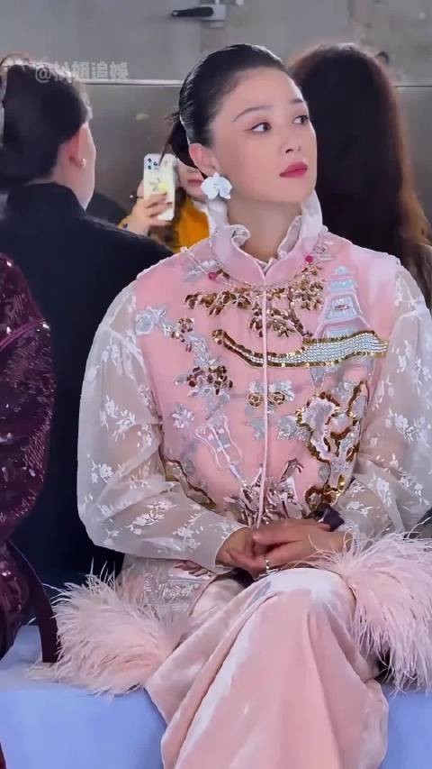为何蒋欣却偏爱新中式？果然东方美学的高级感具象化了