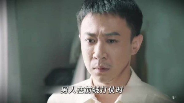 男人前线打仗失去左腿而消失女友面前,10年后又让他们重逢!