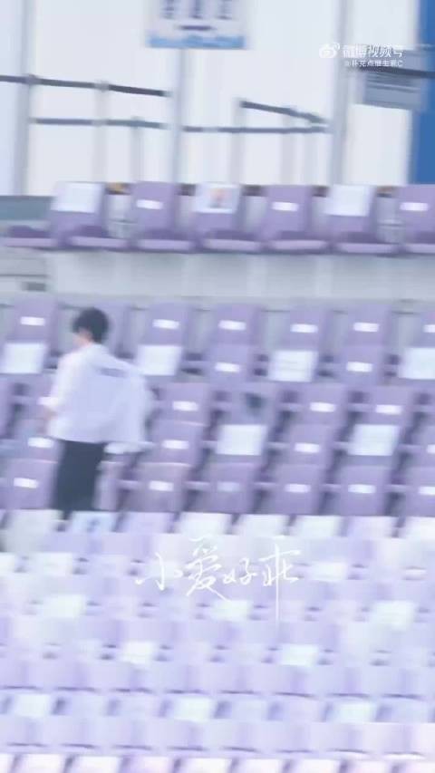 张真源周笔畅友情 这次两位一起做任务，燥侯这个张哥和笔笔姐的跑男见面啦