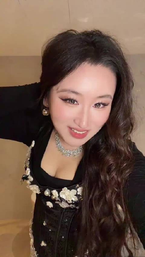 现在相信锤娜丽莎曾经是女团成员了…跳舞好美好美，自信的样子好迷人