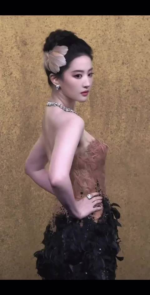 刘亦菲发烧眼睛发炎状态都这么好 完全仙女来着！